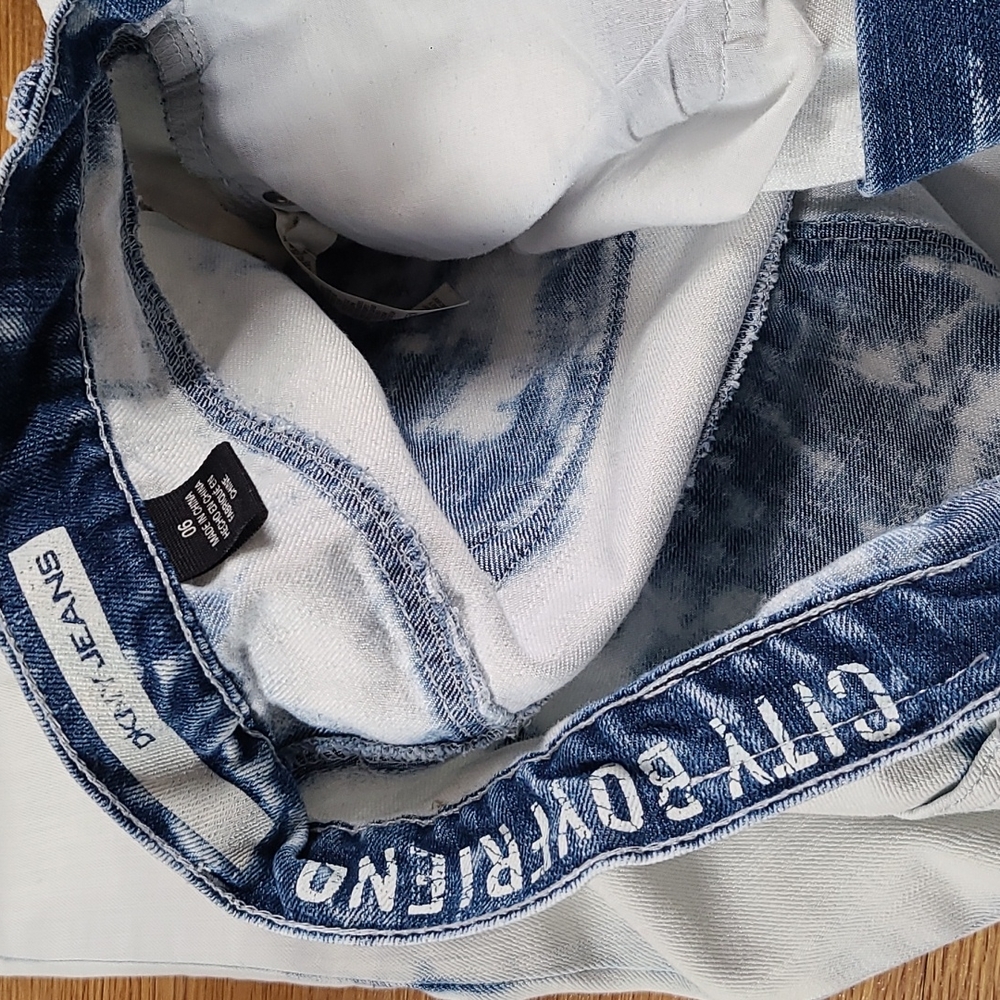 DKNY JEANS 6 CITY BOYFRIEND BLEECH WASH - Picture 5 of 8
